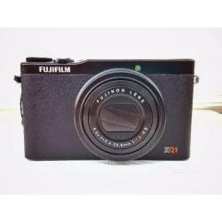 Fotocamera Compatta Fujifilm XQ1 04-2015 corredo