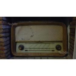 Radio valvolare d'epoca