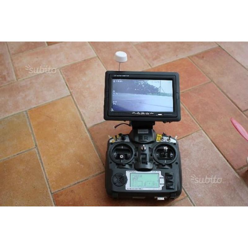 Drone quadricottero F450 FPV NAZA M V2 monitor