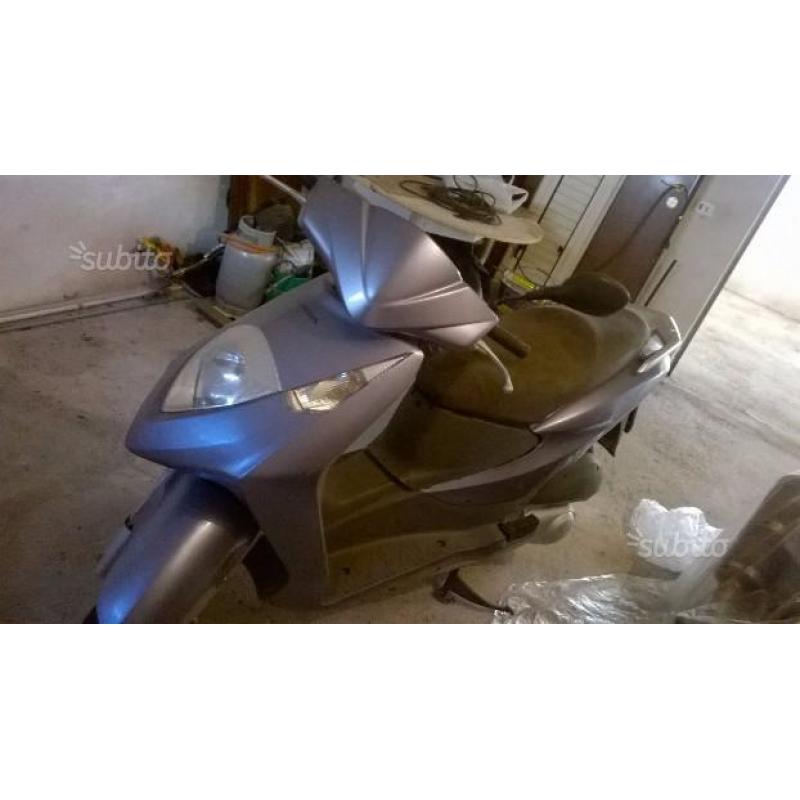 Honda Dilan 150 -
